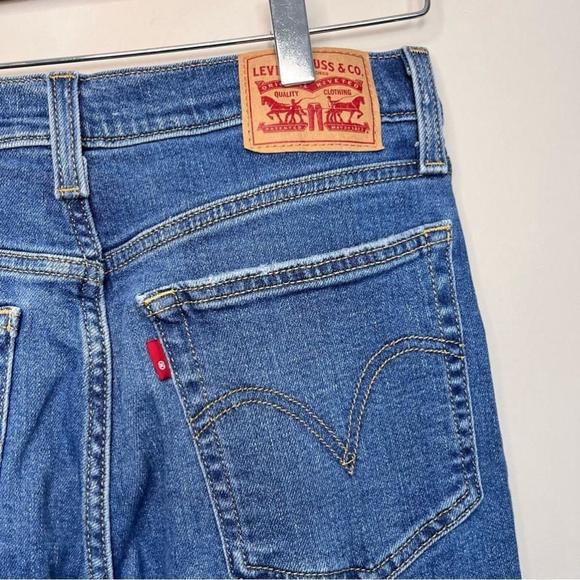 Levi Wedgie Straight Jean Women’s Size 29 - Picture 7 of 8